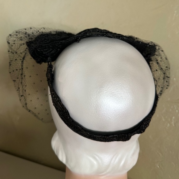 IMPRESSIVE 1930s\' BLACK STRAW TILT HAT WITH DOTTED VEIL + STRAP main image 9